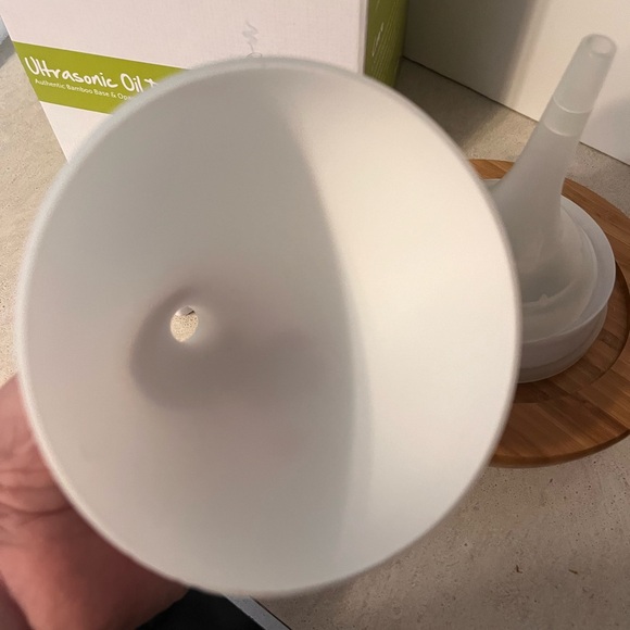 Ultrasonic oil diffuser, pre-owned. - Picture 2 of 8